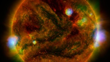 Aproximadamente 20% de la radiación que los seres humanos recibimos es del Sol. Esta estrella emite radiación gamma, beta, luz, ultravioleta y radiación infrarroja, cuenta la doctora en ingeniería nuclear Lourdes Torres