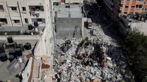 Aviones militares israelíes atacan Gaza durante la madrugada del lunes