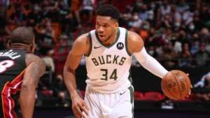 Milwaukee Bucks es el primer semifinalista de la NBA