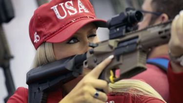 La NRA se apoya en la segunda enmienda estadounidense, que defiende la posesión particular de armas.-