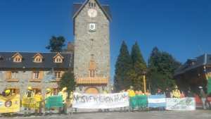 Los brigadistas forestales reclamaron en Bariloche por recortes salariales del 20%