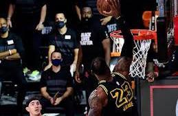 Los Lakers vencieron a los Suns e igualaron la serie de playoffs de la NBA