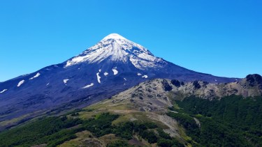 Volcán Lanín. Su cima está cubierta por un casquete glacial. Se encuentra en Neuquén y está categorizado como volcán activo Foto: Gentileza Sebastián García
