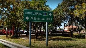 Autorizan a un hombre a viajar a Brasil para visitar a su novia, pese a las restricciones