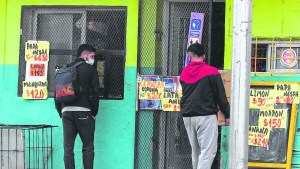 Grandes y pequeños comercios luchan por mantenerse a flote a pesar del aumento de precios