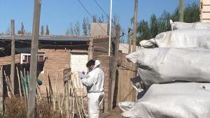 Comenzó la entrega de leña y la carga de garrafas para las familias que más lo necesitan en Roca