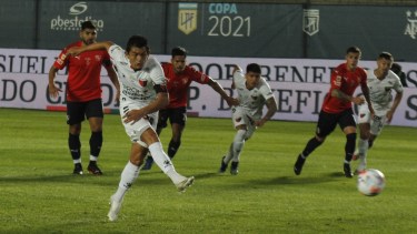 Así pateó el penal Luis Miguel Rodríguez, que abrió la cuenta para Colón contra el Rojo. 