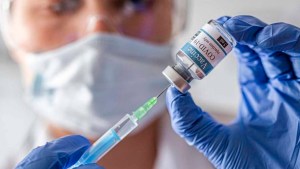 Covid-19: qué vacuna tuvo más efectos graves y cuáles fueron sus enfermedades asociadas