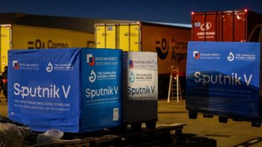 Por la tarde se espera el arribo del vuelo de Aerolíneas Argentinas desde Moscú, con dosis de Sputnik V. 