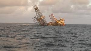 Una plataforma offshore se hundió en Malasia