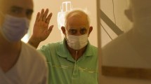 Imagen de La dura lucha de un jubilado y su hijo médico contra el covid en Viedma
