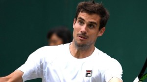 Pella sigue lejos de su nivel y quedó eliminado en Stuttgart