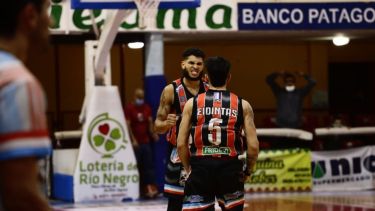 Núñez de Carvalho y Eidintas fueron los goleadores de Viedma. (Foto: Facebook Deportivo Viedma)