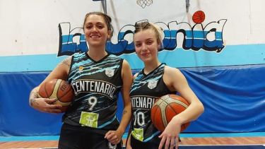 Valentina Álvarez y Rosario Gutiérrez, refuerzos de Centenario. (Foto: Facebook Adc Básquet)