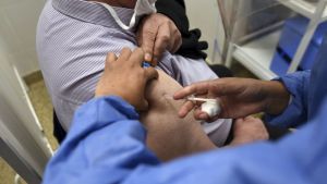 Otro día con más de 700 muertos y un repunte de casos de coronavirus en el país