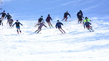 El Cerro Perito Moreno está a 25 km al noroeste de El Bolsón y a 120 km de Bariloche.