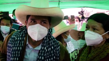 El candidato de la izquierda Pedro Castillo, durante su voto. 