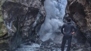 Así de impresionante es el volcán Domuyo por dentro: géiseres, arroyos que hierven y vapor