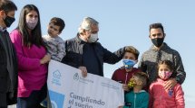 Imagen de Fernández anunció la llegada de 75 millones de dólares para el plan de vacunación