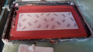 Descubrieron a una banda que fabricaba barbijos del Conicet truchos