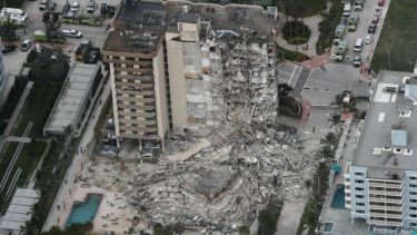 Los muertos por el derrumbe en Miami fueron 24 y ya no buscaban sobrevivientes.. 