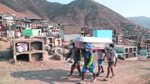 Una sociedad devastada por la pandemia y ajena a los partidos