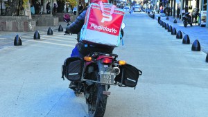 El delivery se transformó en un hábito y en una salida laboral en Bariloche