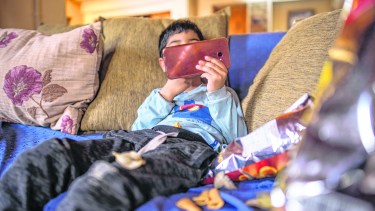 Un 85% de los más de 3 mil padres encuestados aseguraron estar preocupados por el tiempo que sus hijos pasan frente a las pantallas.