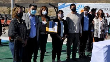 El pasado 30 de marzo, el intendente Raúl Hermosilla recibió el proyecto de manos de la gobernadora Arabela Carreras. Foto: José Mellado.