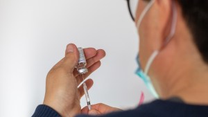 Llegan más de 930 mil dosis y Argentina supera los 20 millones de vacunas