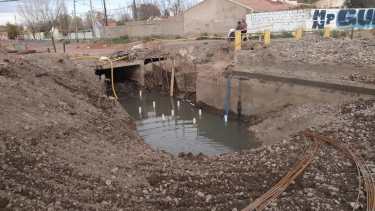 Demuelen el puente de Crouzeilles y Zeballos para construir uno de mayores dimensiones (foto Yamil Regules)