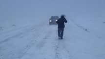 Imagen de Rescataron a dos turistas varados en la nieve en Caviahue