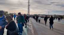 Imagen de Muchas personas en la jornada de vacunación a demanda para mayores de 35 en Neuquén