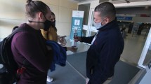 Imagen de Endurecen controles por las nuevas cepas en el aeropuerto de Neuquén: denuncian a 27 personas por no tener el PCR