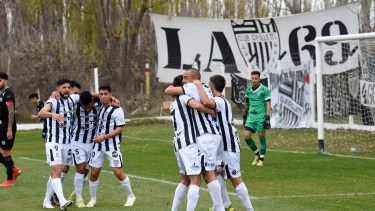 En Cipo es todo alegría. El equipo gana y se mantiene arriba. (Foto: Florencia Salto)