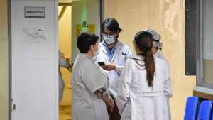 Vuelven a alertar sobre el colapso sanitario en Neuquén: 57 personas esperan una cama UTI