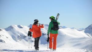 Paquetes de esquí vuelan en los cerros de la Patagonia, con el impulso de Hot Sale