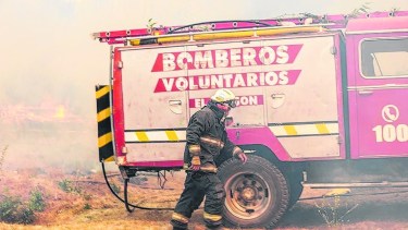 El cuartel de El Bolsón cuenta con 32 bomberos activos. Con esa dotación deben atender un vasto territorio. Foto: gentileza