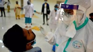 La protección de las vacunas de Pfizer y AstraZeneca baja después de seis meses