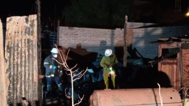 La casilla que se incendió donde murió un joven de 25 años. (gentileza Centenario Digital)