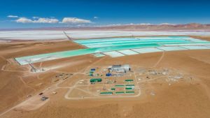 YPF analiza desembarcar en el negocio del litio