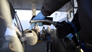 La nafta más refinada está por encima de los 90 pesos en la región. (Archivo) 