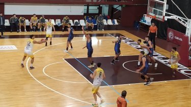 Progre fue claramente superior a un Parque Sur repleto de pibes. Fotos: Vermouth Deportivo