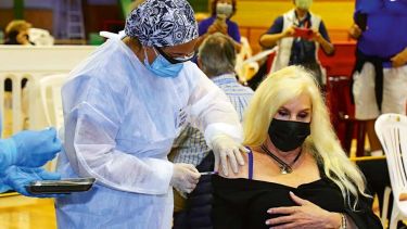 La conductora se dio las dos dosis de Pfizer en Uruguay.