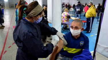 Enla jornada de este miércoles serán segundas dosis de la vacuna AstraZeneca. Foto: Marcelo Ochoa.