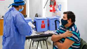 En Roca, empezaron a vacunar contra covid-19 en un centro de salud barrial