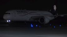 Imagen de Llegaron 811 mil vacunas de AstraZeneca en el primer vuelo desde México