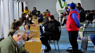 Se aplicarán dosis a personas de 40 a 50 años sin factores de riesgo. Foto: Marcelo Ochoa