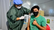 Imagen de Covid: en Viedma vacunan a domicilio a personas con limitaciones físicas
