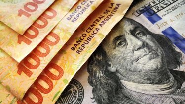 Histórica dependencia. Desde hace décadas el dólar es el centro de la dinámica macroeconómica argentina.